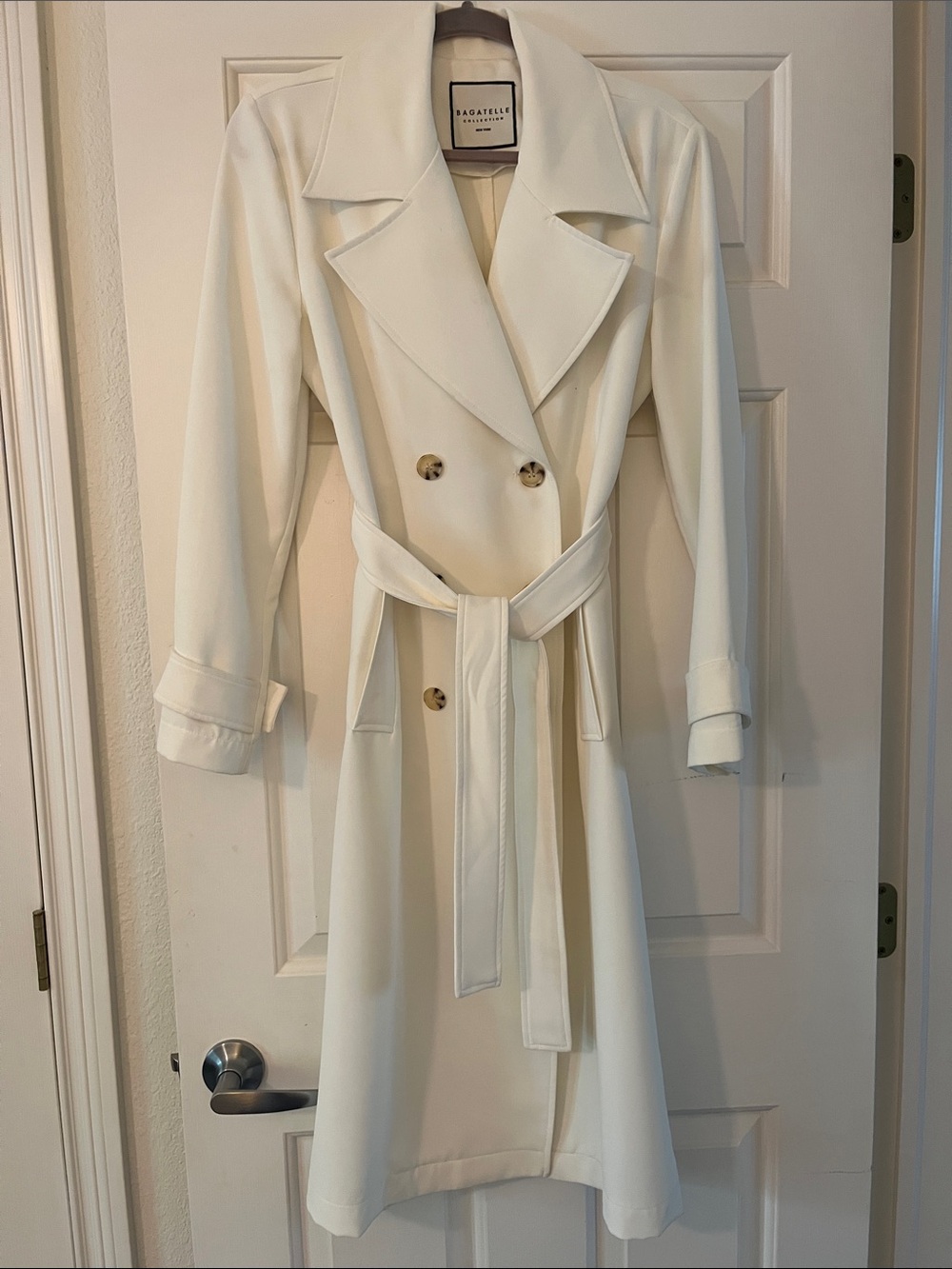 Bagatelle Stunning NWOT Women’s Double-Breasted Cream Trench Coat